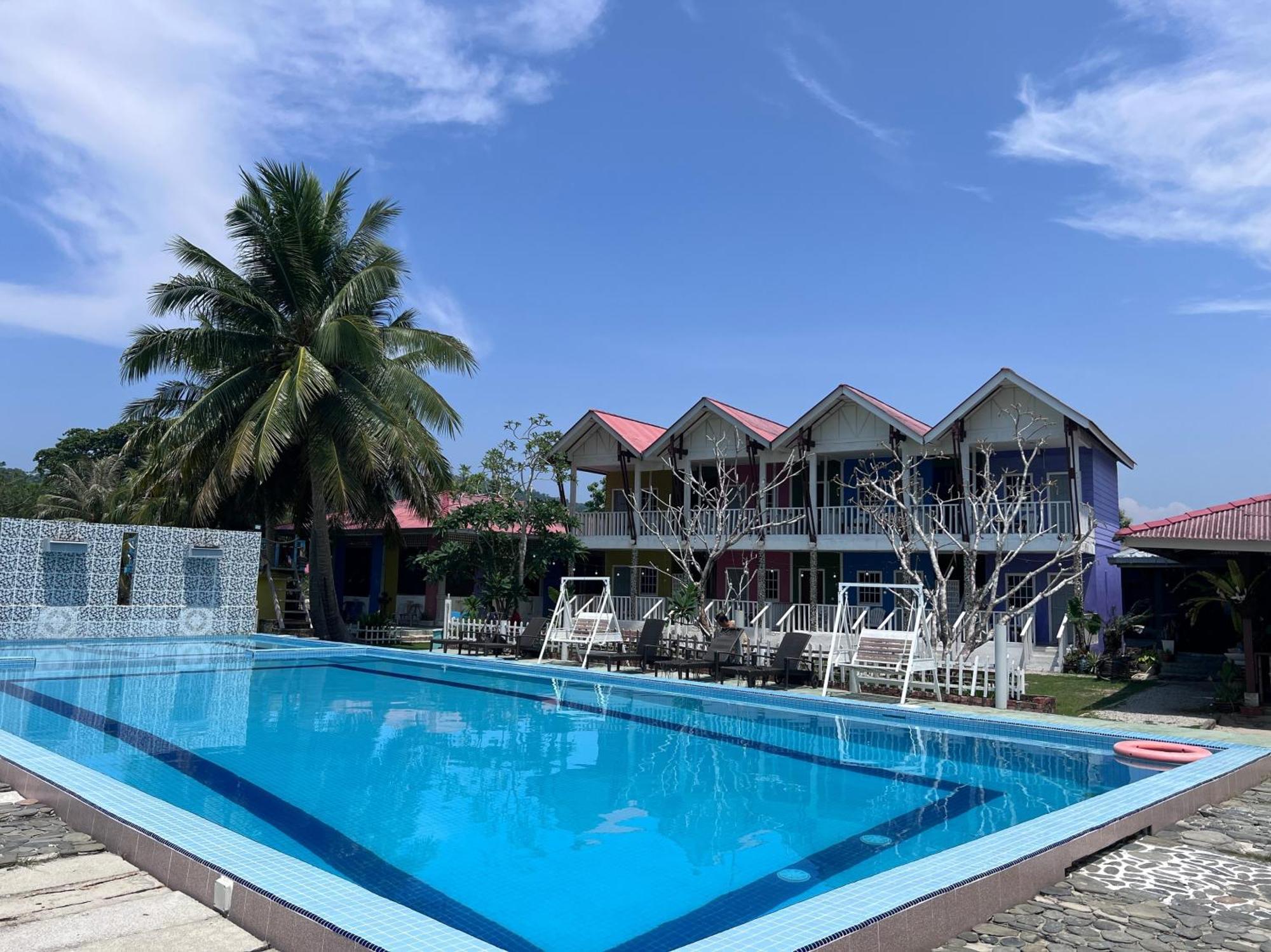 Capital O 91017 Tuba Beach Resort @ Pulau Tuba Kuah Exterior foto